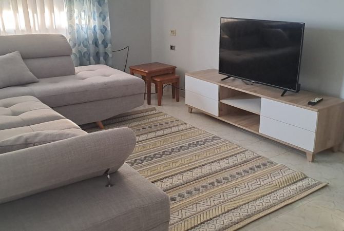 Jepet me qera super apartament 2+1 550 Euro Pallati me shigjeta 