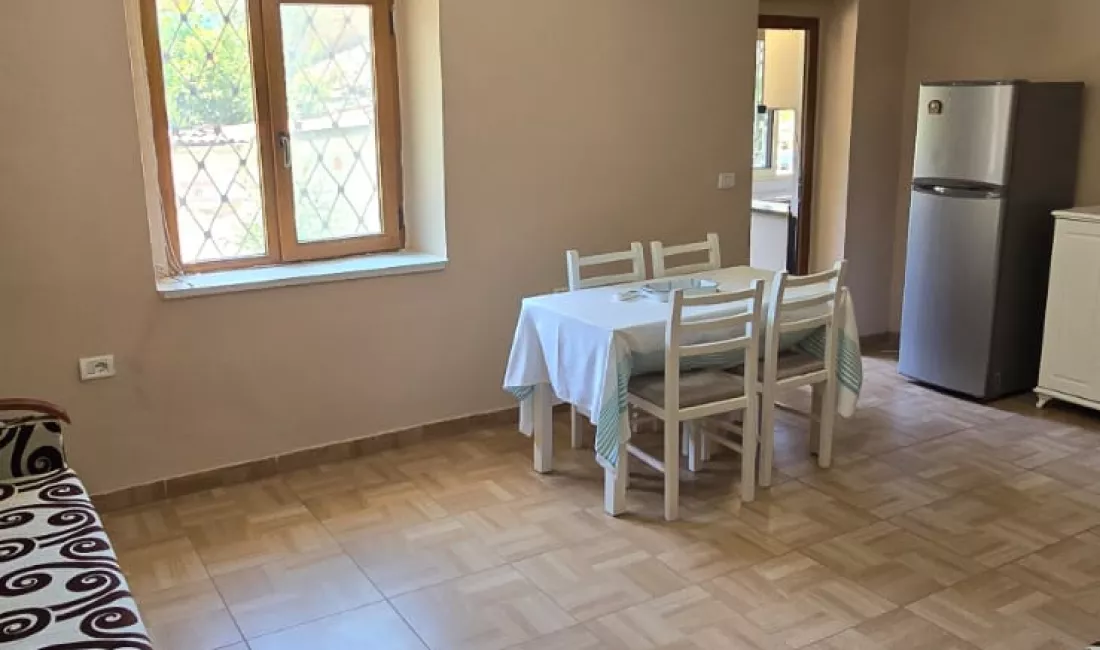 Shtepi ne shitje Apartament ne Tirane, 2+1, Mobilimi Bosh, pa mobiluar, Pagesa 195,000  Euro.