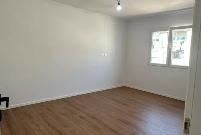 Shitet apartament 2+1 129.000 Euro Pediatria