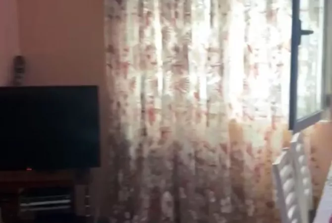 Jepet me qera super apartament 2+1 Pallati me shigjeta 450 Euro 