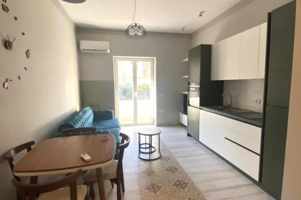 Jepet me qera apartament 2+1 Rruga Durresit  70,000 Leke