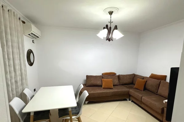 Jepet me qera apartament 2+1 Tregu elektrik 400 Euro