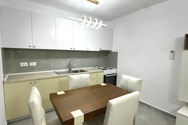 Jepet me qera apartament 2+1 Fakulteti shkencave te natyres 450 Euro