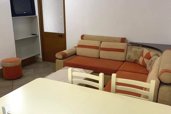Jepet me qera apartament  2+1 Selite 300 Euro