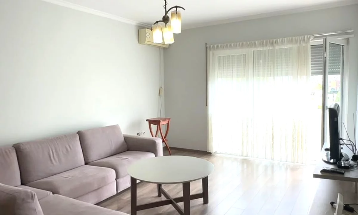 Shtepi me qera Apartament ne Tirane, 1+1, Mobilimi E mobiluar, Pagesa 600  Euro.