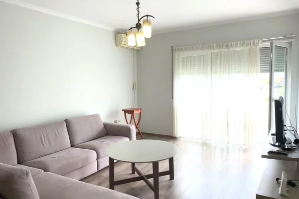 Jepet me Qira Apartament 1+1 në Pallat të Ri ne Don Bosko  