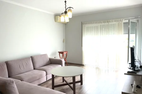 Shtepi me qera Apartament ne Tirane, 1+1, Mobilimi E mobiluar, Pagesa 600  Euro.