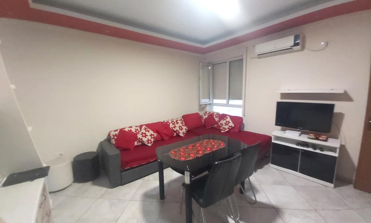 Shtepi me qera Apartament ne Tirane, 2+1, Mobilimi E mobiluar, Pagesa 600  Euro.