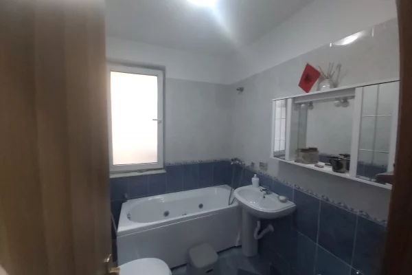 Shtepi me qera Apartament ne Tirane, 2+1, Mobilimi E mobiluar, Pagesa 600  Euro.