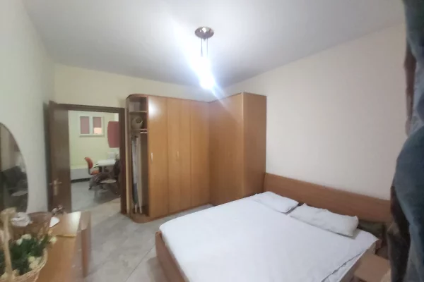 Shtepi me qera Apartament ne Tirane, 2+1, Mobilimi E mobiluar, Pagesa 600  Euro.