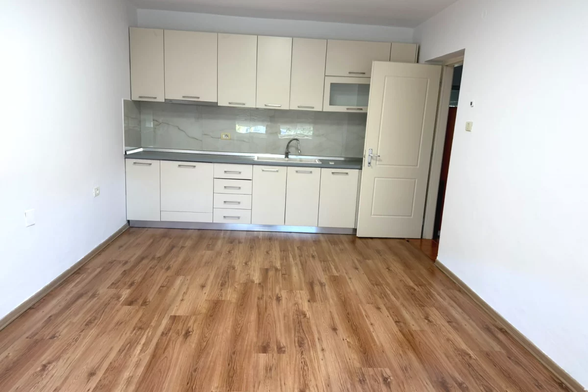 Shtepi me qera Apartament ne Tirane, 1+1, Mobilimi Bosh, pa mobiluar, Pagesa 46,000  Leke.