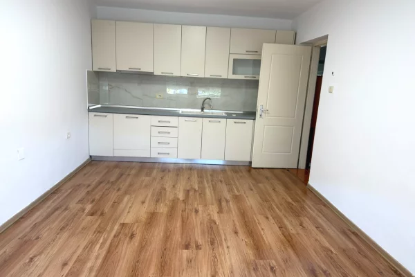 Shtepi me qera 1+1 ne Tirane - 46,000 Leke