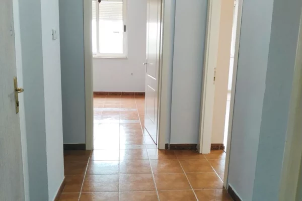 Shtepi me qera Apartament ne Tirane, 1+1, Mobilimi Bosh, pa mobiluar, Pagesa 46,000  Leke.