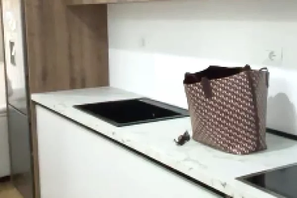 🏠 Jepet me Qira Apartament 1+1 ne Fresk i pabanuar më parë me nje Super Mobilim