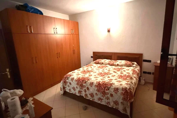 Shtepi me qera Apartament ne Tirane, 2+1, Mobilimi E mobiluar, Pagesa 55,000  Leke.