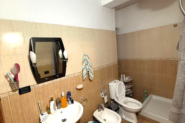 Shtepi me qera Apartament ne Tirane, 2+1, Mobilimi E mobiluar, Pagesa 55,000  Leke.