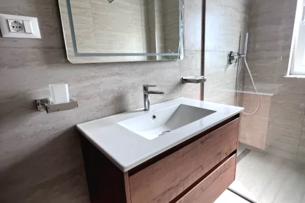 Shtepi me qera Apartament ne Tirane, 2+1, Mobilimi E mobiluar, Pagesa 65,000  Leke.