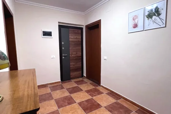 Shtepi me qera Apartament ne Tirane, 2+1, Mobilimi E mobiluar, Pagesa 65,000  Leke.