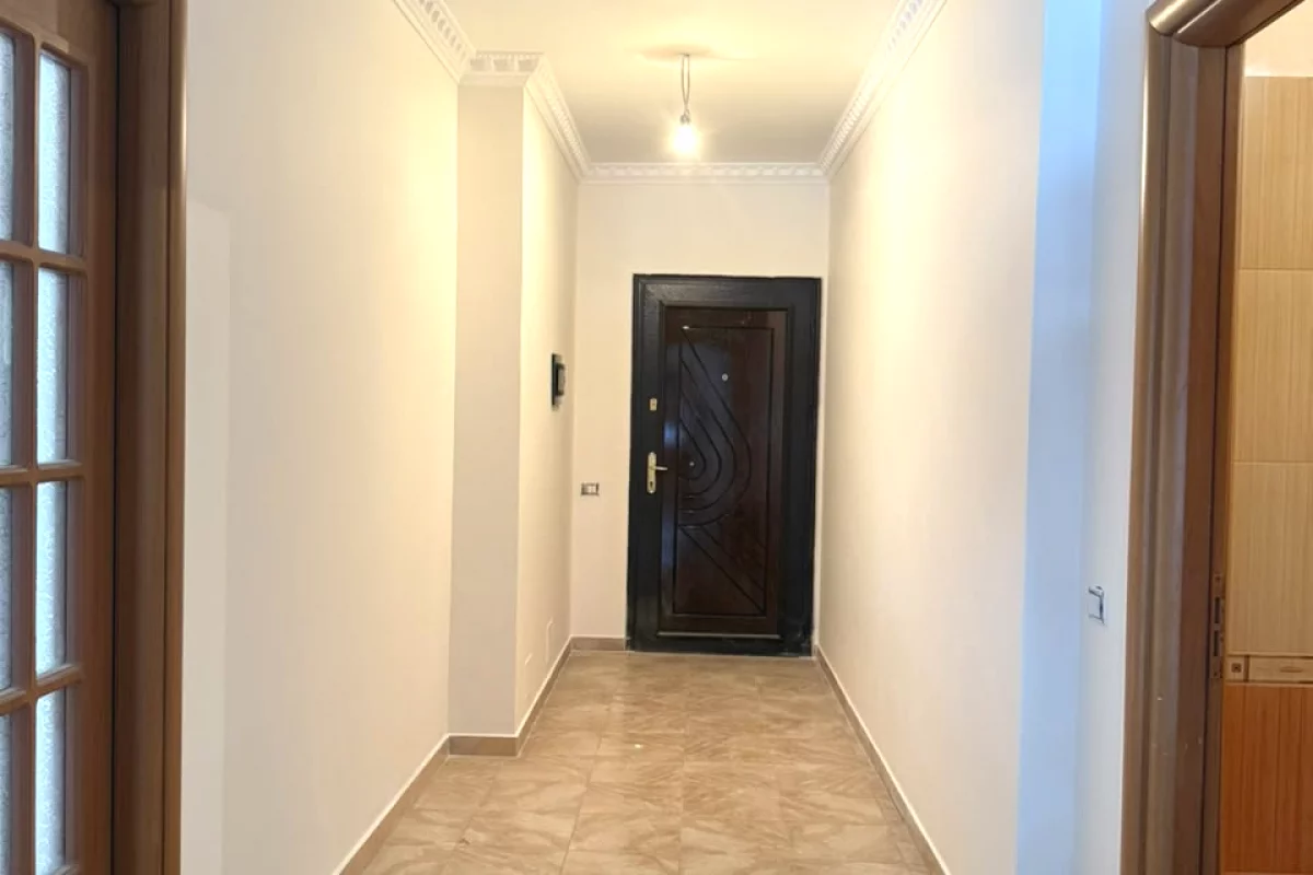Shtepi ne shitje Apartament ne Tirane, 3+1, Mobilimi Bosh, pa mobiluar, Pagesa 169,000  Euro.