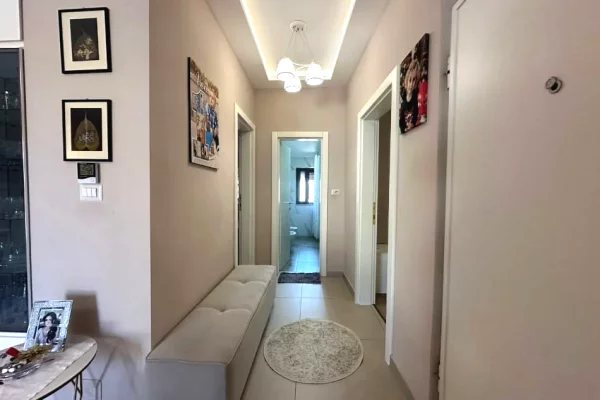 Shtepi me qera Apartament ne Tirane, 2+1, Mobilimi E mobiluar, Pagesa 750  Euro.