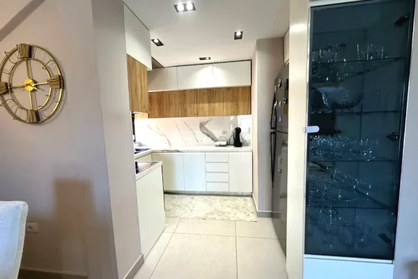 Shtepi me qera Apartament ne Tirane, 2+1, Mobilimi E mobiluar, Pagesa 750  Euro.