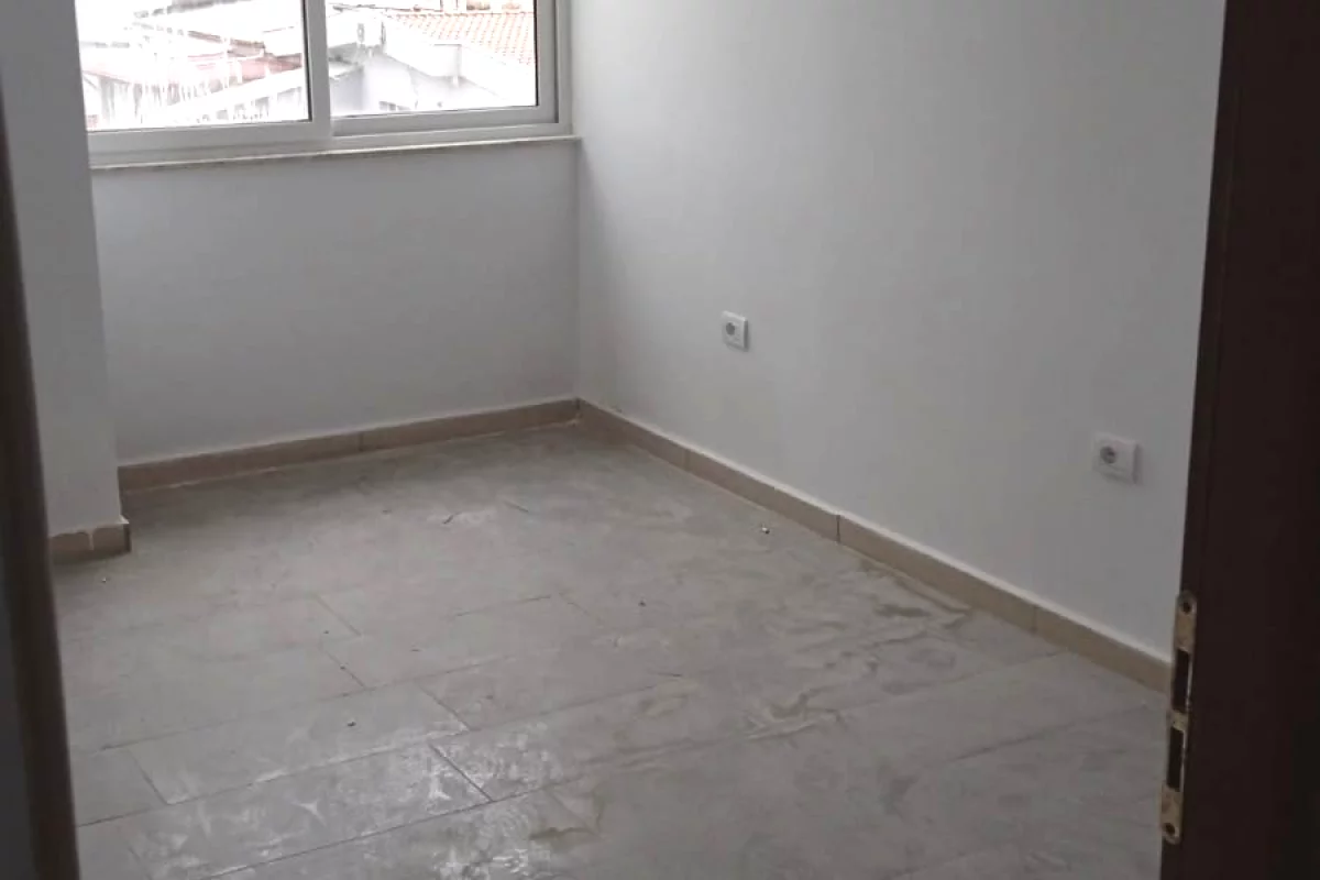 Shtepi me qera Apartament ne Tirane, 2+1, Mobilimi Bosh, pa mobiluar, Pagesa 30,000  Leke.