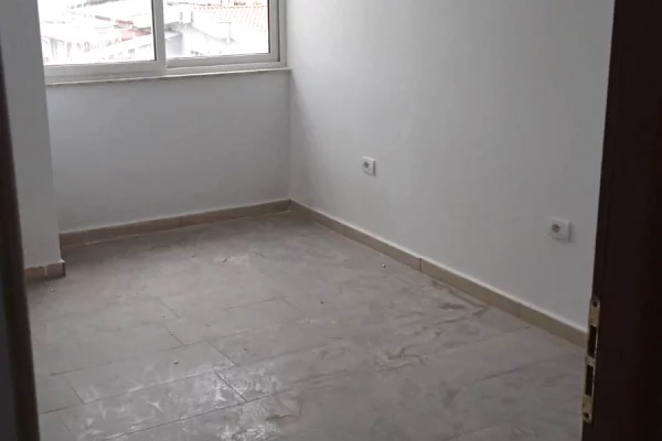 Shtepi me qera Apartament ne Tirane, 2+1, Mobilimi Bosh, pa mobiluar, Pagesa 30,000  Leke.