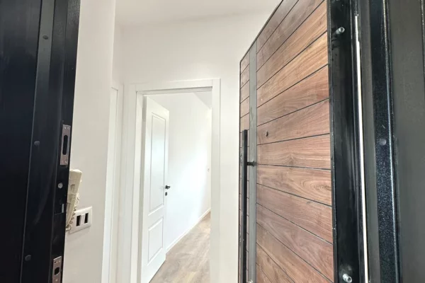 Shtepi ne shitje Apartament ne Tirane, 1+1, Mobilimi Bosh, pa mobiluar, Pagesa 137,000,000  Leke.