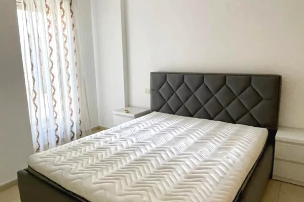 Shtepi me qera Apartament ne Tirane, 1+1, Mobilimi E mobiluar, Pagesa 75,000  Leke.
