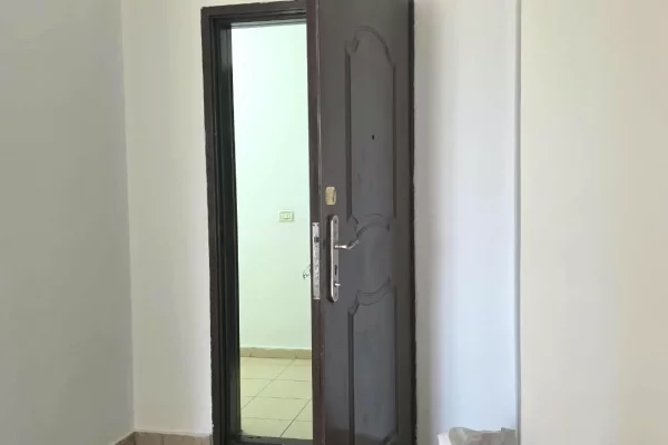 Shtepi me qera Apartament ne Tirane, 2+1, Mobilimi Bosh, pa mobiluar, Pagesa 40,000  Leke.