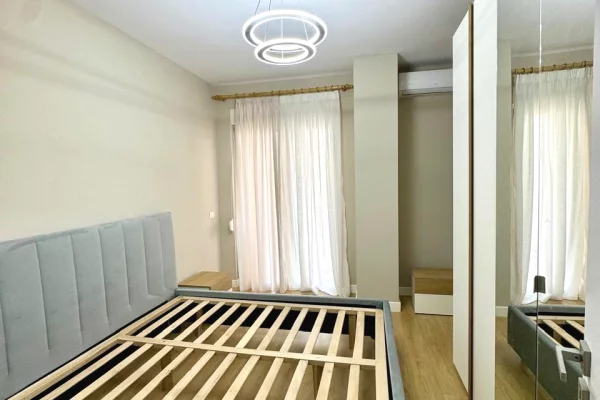 Shtepi me qera Apartament ne Tirane, 1+1, Mobilimi E mobiluar, Pagesa 60,000  Leke.