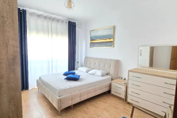 Shtepi me qera Apartament ne Tirane, 2+1, Mobilimi E mobiluar, Pagesa 50,000  Leke.