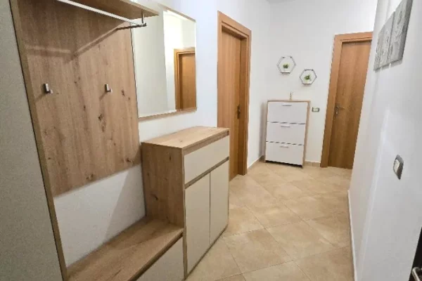 Shtepi me qera Apartament ne Tirane, 2+1, Mobilimi E mobiluar, Pagesa 50,000  Leke.