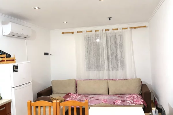 Shtepi me qera 1+1 ne Tirane - 40,000 Leke