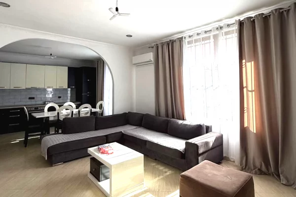 Shtepi me qera 2+1 ne Tirane - 70,000 Leke