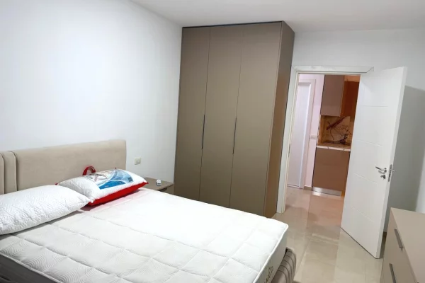 Shtepi me qera Apartament ne Tirane, 2+1, Mobilimi E mobiluar, Pagesa 70,000  Leke.