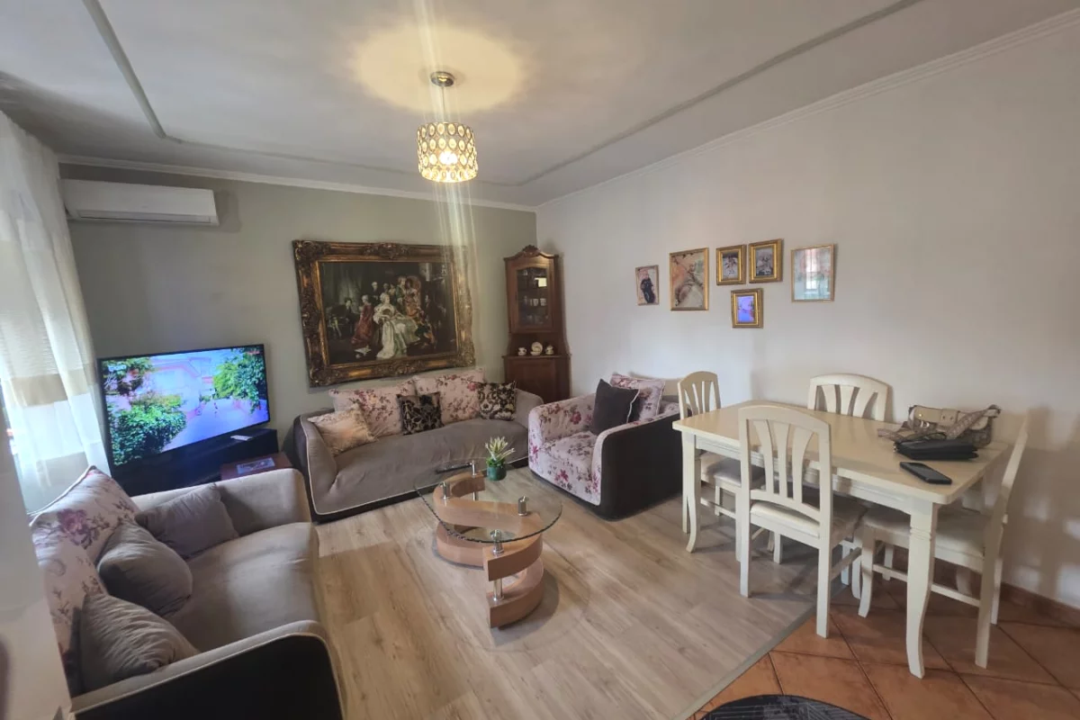 Shtepi me qera Apartament ne Tirane, 2+1, Mobilimi E mobiluar, Pagesa 55,000  Leke.