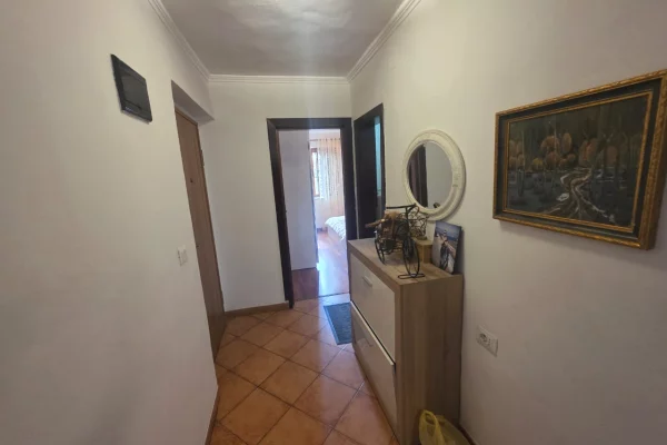 Shtepi me qera Apartament ne Tirane, 2+1, Mobilimi E mobiluar, Pagesa 55,000  Leke.