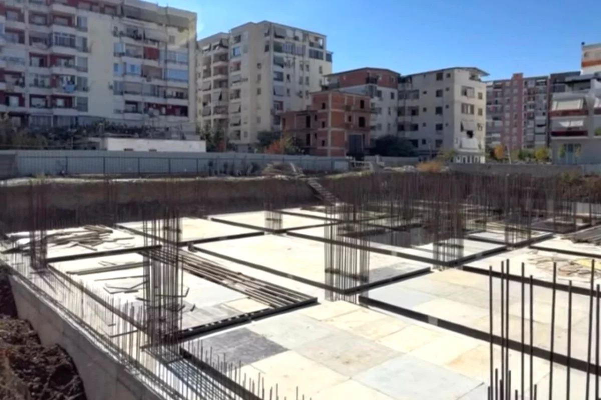 Shtepi ne shitje Apartament ne Tirane, 2+1, Mobilimi Bosh, pa mobiluar, Pagesa 115,000  Euro.