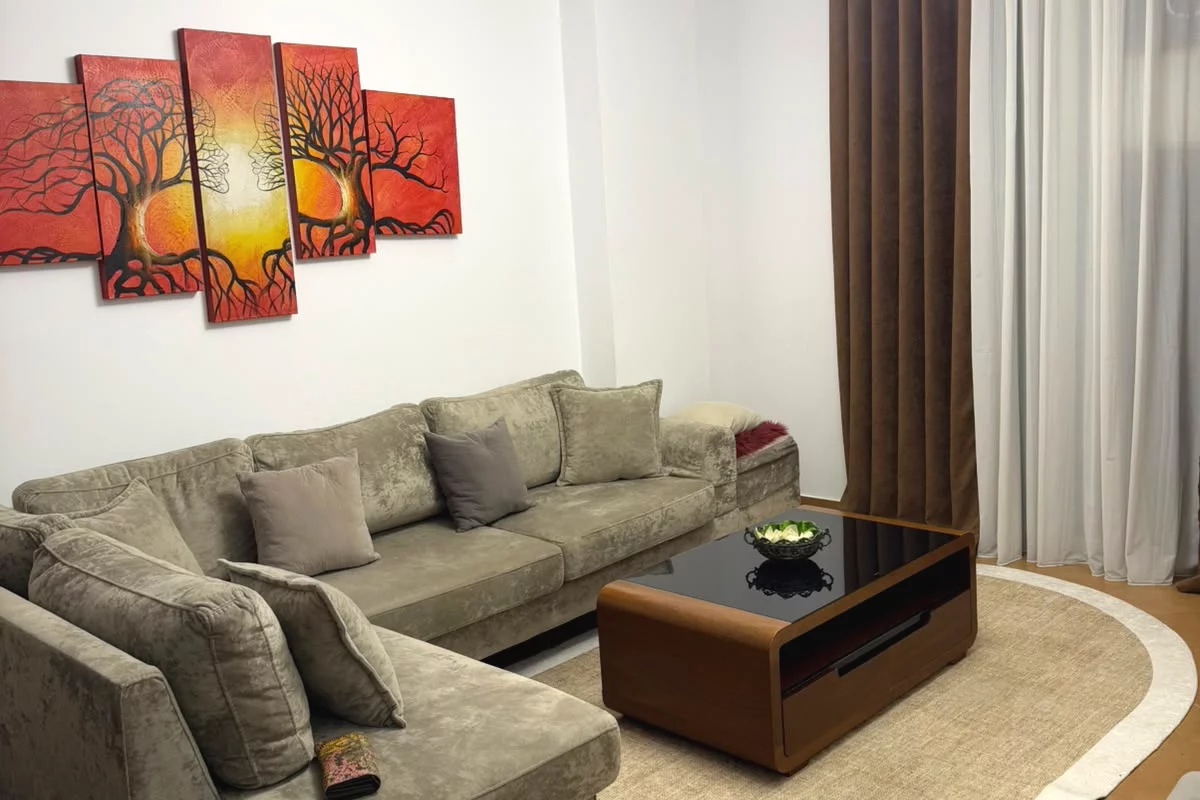 Shtepi me qera Apartament ne Tirane, 2+1, Mobilimi E mobiluar, Pagesa 40,000  Leke.