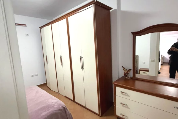 Shtepi me qera Apartament ne Tirane, 2+1, Mobilimi E mobiluar, Pagesa 40,000  Leke.