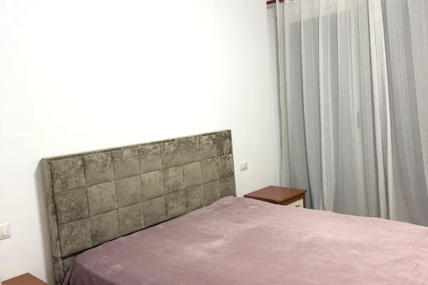 Shtepi me qera Apartament ne Tirane, 2+1, Mobilimi E mobiluar, Pagesa 40,000  Leke.