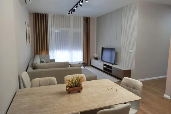 Shtepi me qera Apartament ne Tirane, 1+1, Mobilimi E mobiluar, Pagesa 700  Euro.