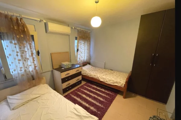 Shtepi me qera Apartament ne Tirane, 3+1, Mobilimi E mobiluar, Pagesa 73,000  Leke.