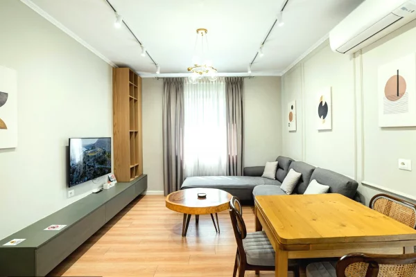 Shtepi ne shitje Apartament ne Tirane, 2+1, Mobilimi E mobiluar, Pagesa 220,000  Euro.