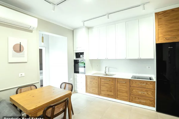 Shtepi ne shitje Apartament ne Tirane, 2+1, Mobilimi E mobiluar, Pagesa 220,000  Euro.