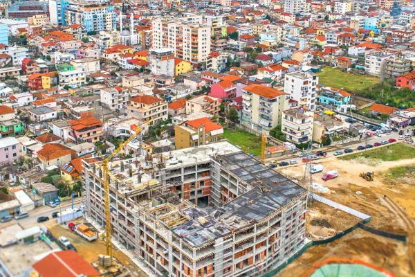 Shtepi me qera 2+1 ne Tirane - 35,000 Leke