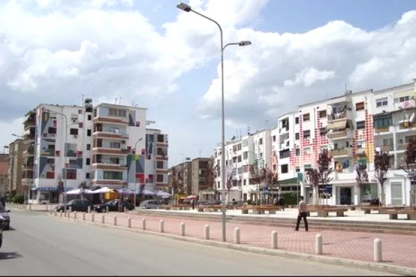 Shtepi me qera 2+1 ne Tirane - 62,000 Leke