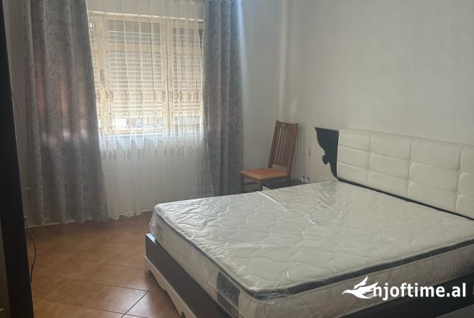 Shtepi me qera Apartament ne Tirane, 2+1, Mobilimi E mobiluar, Pagesa 450  Euro.