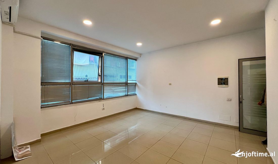 AMBJENT BIZNESI/ ZYRE ME QIRA PRANE ATSH, TE QKB   